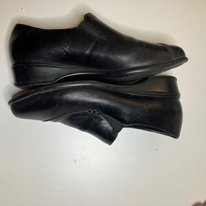 Woman’s Munro Walking Wedge, Black, 1 in heel, 8W